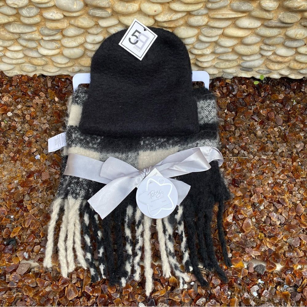 Bundle of Black/Cream Toby Scarf & 5B Black Beanie. NWT